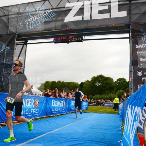 30.08.2026 - Elbe Triathlon Hamburg LAZAROV Photography http://msf.ph/oto/10079996 30.08.2026 11:02:21 Ziel 501, 529, 732 meine-sportfotos.de