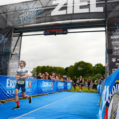 30.08.2026 - Elbe Triathlon Hamburg LAZAROV Photography http://msf.ph/oto/10080019 30.08.2026 11:02:35 Ziel 434, 552, 637, 739, 1116 meine-sportfotos.de