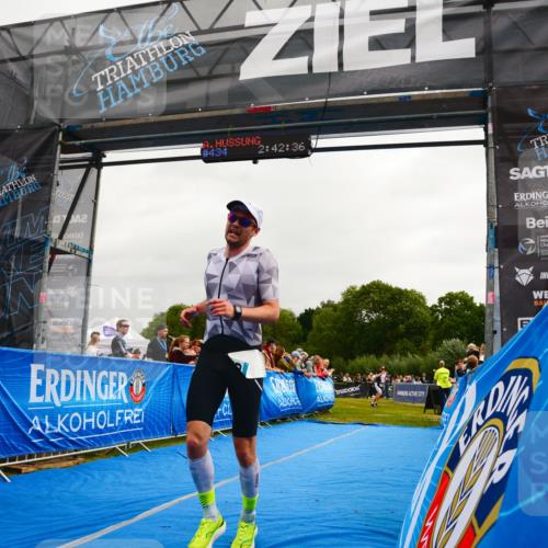 30.08.2026 - Elbe Triathlon Hamburg LAZAROV Photography http://msf.ph/oto/10080034 30.08.2026 11:02:40 Ziel 552, 637, 739, 1116 meine-sportfotos.de