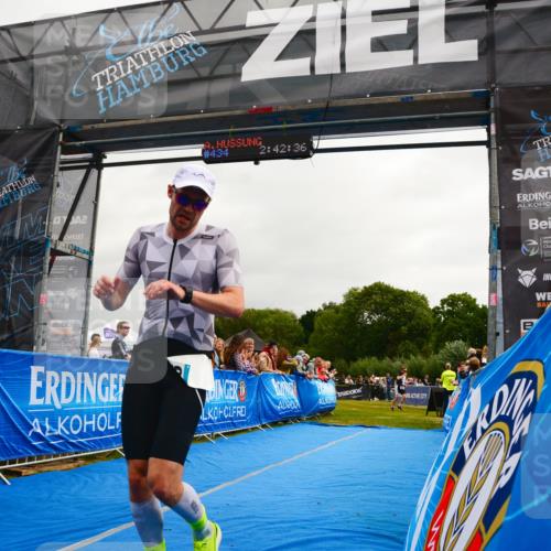 30.08.2026 - Elbe Triathlon Hamburg LAZAROV Photography http://msf.ph/oto/10080036 30.08.2026 11:02:41 Ziel 552, 637, 739, 1116 meine-sportfotos.de