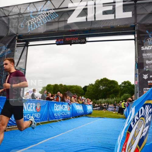 30.08.2026 - Elbe Triathlon Hamburg LAZAROV Photography http://msf.ph/oto/10080039 30.08.2026 11:02:51 Ziel 525 meine-sportfotos.de