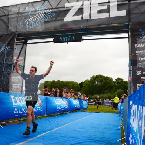 30.08.2026 - Elbe Triathlon Hamburg LAZAROV Photography http://msf.ph/oto/10080047 30.08.2026 11:03:18 Ziel 459, 563 meine-sportfotos.de