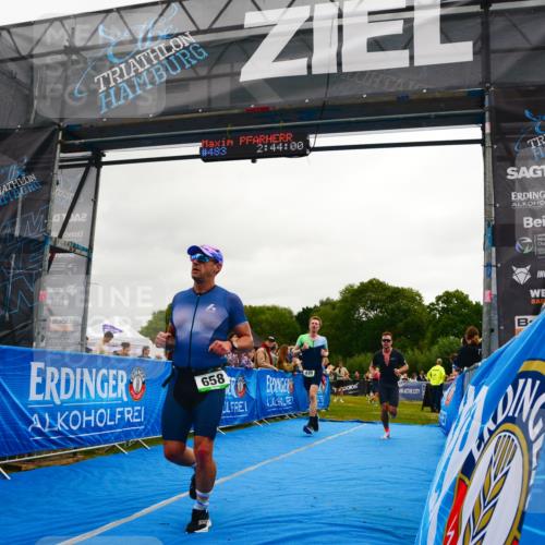 30.08.2026 - Elbe Triathlon Hamburg LAZAROV Photography http://msf.ph/oto/10080087 30.08.2026 11:04:05 Ziel 449, 642, 658, 664, 1897 meine-sportfotos.de
