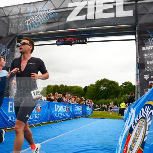 30.08.2026 - Elbe Triathlon Hamburg LAZAROV Photography http://msf.ph/oto/10080097 30.08.2026 11:04:08 Ziel 449, 658, 1897 meine-sportfotos.de