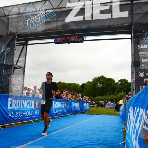 30.08.2026 - Elbe Triathlon Hamburg LAZAROV Photography http://msf.ph/oto/10080098 30.08.2026 11:04:17 Ziel 976 meine-sportfotos.de