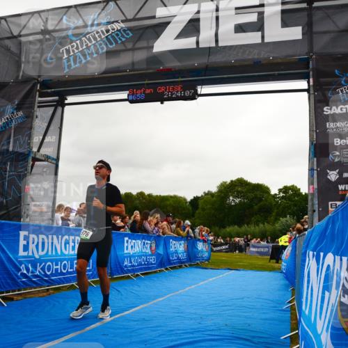 30.08.2026 - Elbe Triathlon Hamburg LAZAROV Photography http://msf.ph/oto/10080099 30.08.2026 11:04:17 Ziel 976 meine-sportfotos.de
