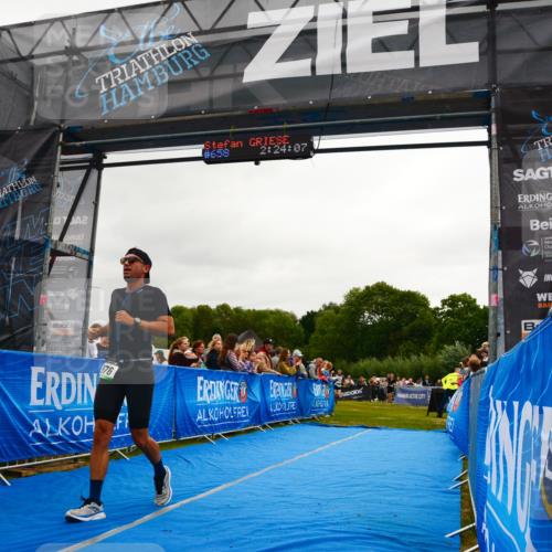 30.08.2026 - Elbe Triathlon Hamburg LAZAROV Photography http://msf.ph/oto/10080100 30.08.2026 11:04:17 Ziel 976 meine-sportfotos.de