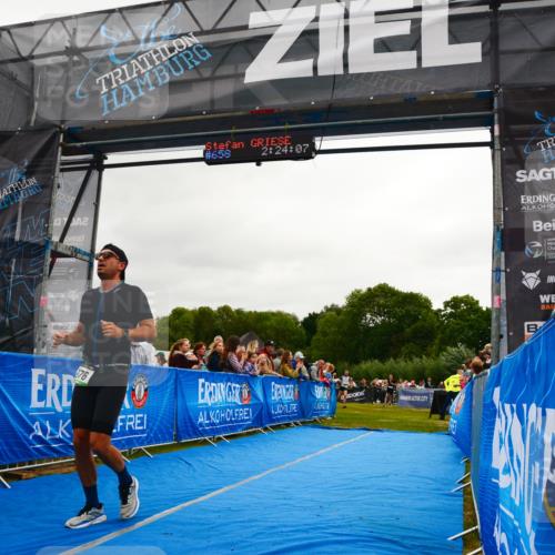 30.08.2026 - Elbe Triathlon Hamburg LAZAROV Photography http://msf.ph/oto/10080101 30.08.2026 11:04:18 Ziel 976 meine-sportfotos.de