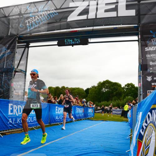 30.08.2026 - Elbe Triathlon Hamburg LAZAROV Photography http://msf.ph/oto/10080105 30.08.2026 11:04:48 Ziel 299, 673 meine-sportfotos.de