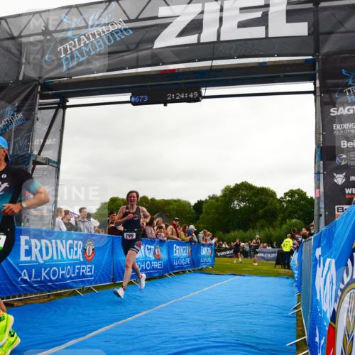 30.08.2026 - Elbe Triathlon Hamburg LAZAROV Photography http://msf.ph/oto/10080107 30.08.2026 11:04:48 Ziel 299, 673 meine-sportfotos.de