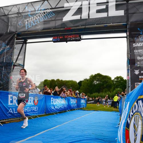 30.08.2026 - Elbe Triathlon Hamburg LAZAROV Photography http://msf.ph/oto/10080111 30.08.2026 11:04:49 Ziel 299, 673 meine-sportfotos.de