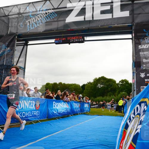 30.08.2026 - Elbe Triathlon Hamburg LAZAROV Photography http://msf.ph/oto/10080112 30.08.2026 11:04:49 Ziel 299, 673 meine-sportfotos.de