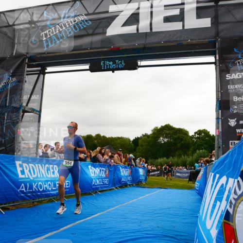 30.08.2026 - Elbe Triathlon Hamburg LAZAROV Photography http://msf.ph/oto/10080119 30.08.2026 11:05:08 Ziel 554, 656 meine-sportfotos.de