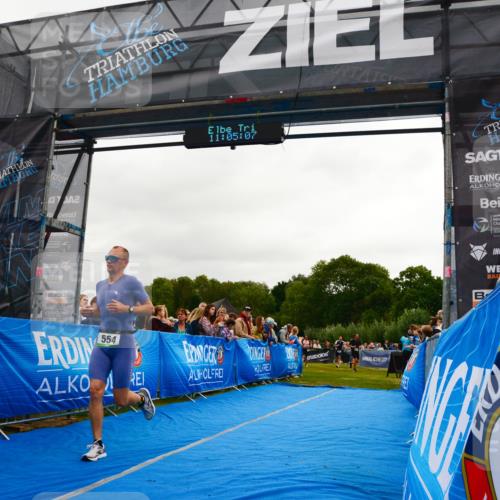 30.08.2026 - Elbe Triathlon Hamburg LAZAROV Photography http://msf.ph/oto/10080120 30.08.2026 11:05:08 Ziel 554, 656 meine-sportfotos.de