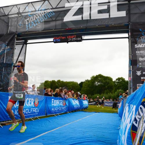 30.08.2026 - Elbe Triathlon Hamburg LAZAROV Photography http://msf.ph/oto/10080145 30.08.2026 11:05:44 Ziel 747, 756 meine-sportfotos.de
