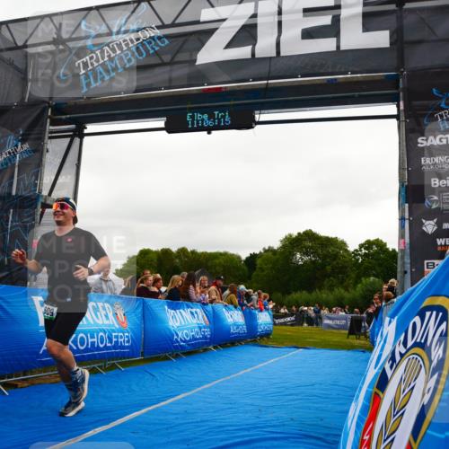 30.08.2026 - Elbe Triathlon Hamburg LAZAROV Photography http://msf.ph/oto/10080179 30.08.2026 11:06:16 Ziel 609 meine-sportfotos.de