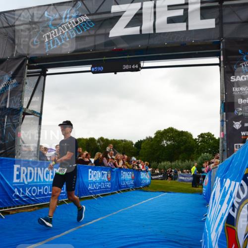 30.08.2026 - Elbe Triathlon Hamburg LAZAROV Photography http://msf.ph/oto/10080262 30.08.2026 11:08:45 Ziel 555, 590, 655, 1260 meine-sportfotos.de