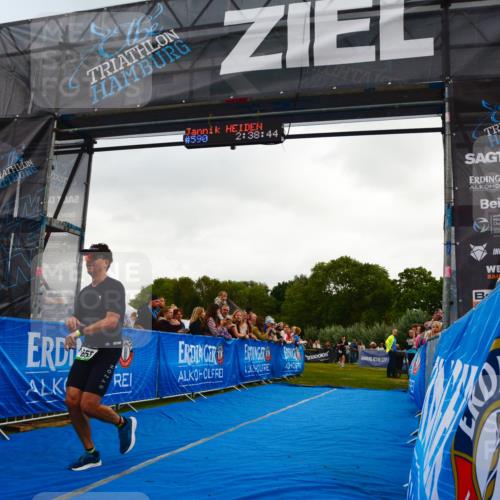 30.08.2026 - Elbe Triathlon Hamburg LAZAROV Photography http://msf.ph/oto/10080263 30.08.2026 11:08:45 Ziel 555, 590, 655, 1260 meine-sportfotos.de