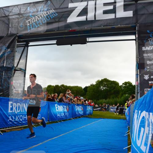 30.08.2026 - Elbe Triathlon Hamburg LAZAROV Photography http://msf.ph/oto/10080390 30.08.2026 11:10:44 Ziel 426, 513, 666, 678, 1045 meine-sportfotos.de