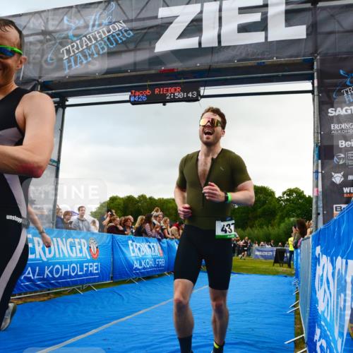 30.08.2026 - Elbe Triathlon Hamburg LAZAROV Photography http://msf.ph/oto/10080407 30.08.2026 11:10:54 Ziel 437, 541, 566, 666 meine-sportfotos.de