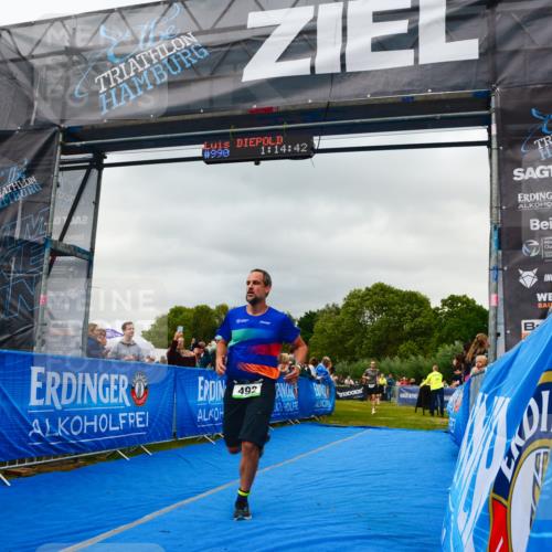30.08.2026 - Elbe Triathlon Hamburg LAZAROV Photography http://msf.ph/oto/10080681 30.08.2026 11:14:58 Ziel 492, 500, 619 meine-sportfotos.de