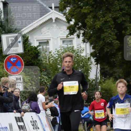 30.08.2026 - Blankeneser Heldenlauf Patografie http://msf.ph/oto/10080755 30.08.2026 09:43:08 Ziel 1047, 1129, 1209, 1210, 1425, 1623, 1624, 1663, 1718, 1777 meine-sportfotos.de