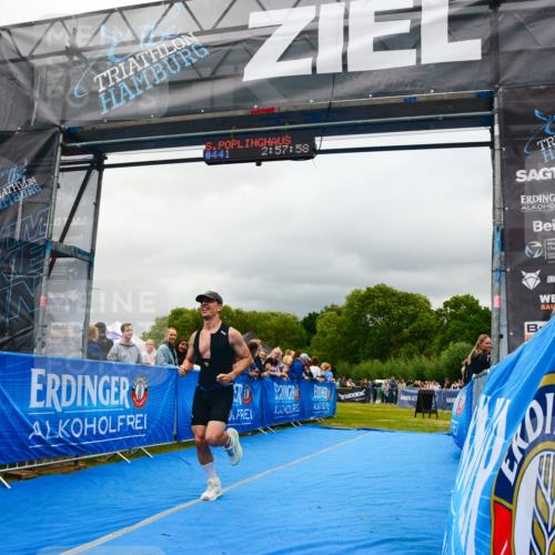 30.08.2026 - Elbe Triathlon Hamburg LAZAROV Photography http://msf.ph/oto/10080944 30.08.2026 11:18:10 Ziel 984, 1084 meine-sportfotos.de