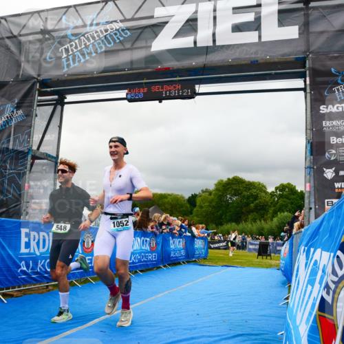 30.08.2026 - Elbe Triathlon Hamburg LAZAROV Photography http://msf.ph/oto/10080980 30.08.2026 11:18:27 Ziel 548, 577, 1052 meine-sportfotos.de