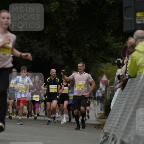 30.08.2026 - Blankeneser Heldenlauf Patografie http://msf.ph/oto/10081014 30.08.2026 09:45:07 Ziel 1125, 1152, 1379, 1462, 1648, 1686, 1717, 3625 meine-sportfotos.de