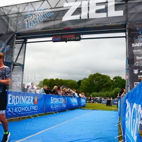 30.08.2026 - Elbe Triathlon Hamburg LAZAROV Photography http://msf.ph/oto/10081020 30.08.2026 11:18:43 Ziel 1076 meine-sportfotos.de