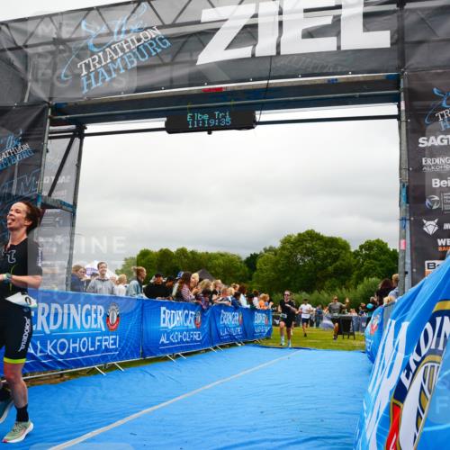 30.08.2026 - Elbe Triathlon Hamburg LAZAROV Photography http://msf.ph/oto/10081100 30.08.2026 11:19:36 Ziel 950, 1091, 1108, 1111 meine-sportfotos.de