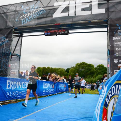 30.08.2026 - Elbe Triathlon Hamburg LAZAROV Photography http://msf.ph/oto/10081105 30.08.2026 11:19:39 Ziel 950, 1091, 1108, 1111 meine-sportfotos.de