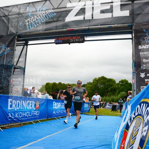 30.08.2026 - Elbe Triathlon Hamburg LAZAROV Photography http://msf.ph/oto/10081115 30.08.2026 11:19:40 Ziel 1091, 1108, 1111 meine-sportfotos.de