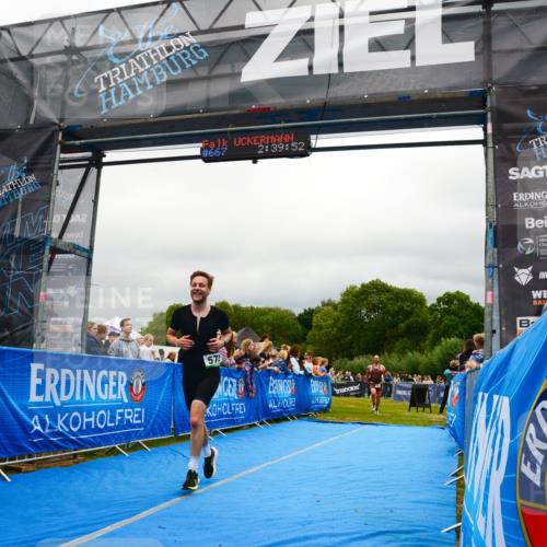 30.08.2026 - Elbe Triathlon Hamburg LAZAROV Photography http://msf.ph/oto/10081178 30.08.2026 11:20:04 Ziel 572, 725, 1071 meine-sportfotos.de