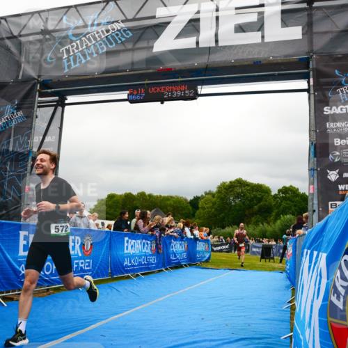 30.08.2026 - Elbe Triathlon Hamburg LAZAROV Photography http://msf.ph/oto/10081185 30.08.2026 11:20:04 Ziel 572, 725, 1071 meine-sportfotos.de