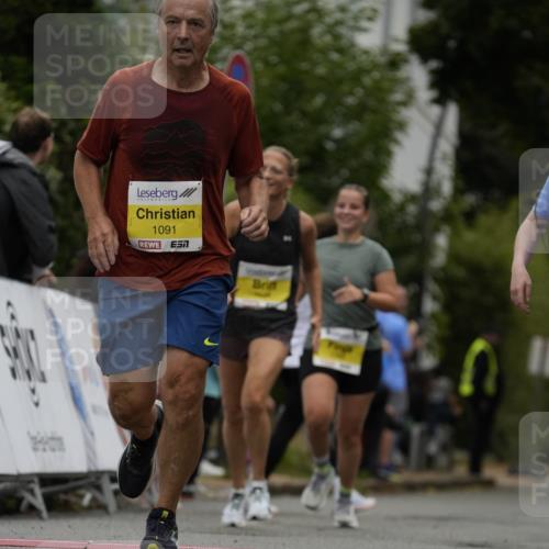 30.08.2026 - Blankeneser Heldenlauf Patografie http://msf.ph/oto/10081379 30.08.2026 09:48:02 Ziel 1005, 1091, 1171, 1249, 1594, 1605, 1606, 1776, 1794 meine-sportfotos.de