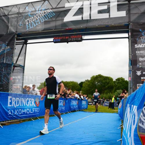30.08.2026 - Elbe Triathlon Hamburg LAZAROV Photography http://msf.ph/oto/10081380 30.08.2026 11:21:34 Ziel 540, 591, 1025 meine-sportfotos.de