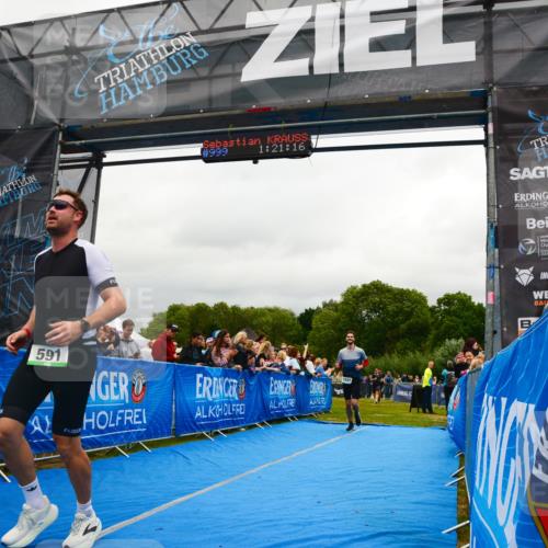 30.08.2026 - Elbe Triathlon Hamburg LAZAROV Photography http://msf.ph/oto/10081387 30.08.2026 11:21:35 Ziel 540, 591, 1025 meine-sportfotos.de