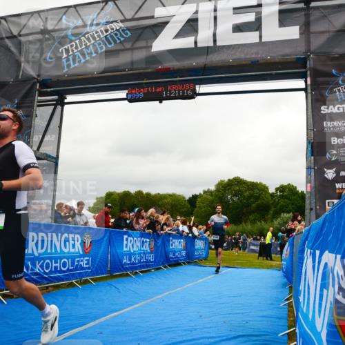 30.08.2026 - Elbe Triathlon Hamburg LAZAROV Photography http://msf.ph/oto/10081388 30.08.2026 11:21:35 Ziel 540, 591, 1025 meine-sportfotos.de