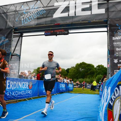 30.08.2026 - Elbe Triathlon Hamburg LAZAROV Photography http://msf.ph/oto/10081478 30.08.2026 11:22:07 Ziel 703, 1113 meine-sportfotos.de