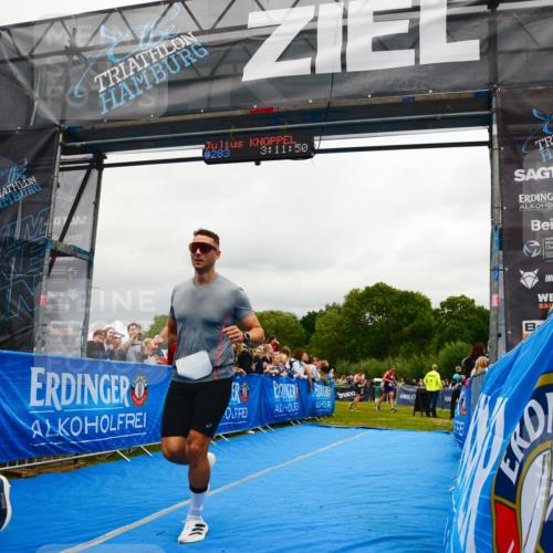 30.08.2026 - Elbe Triathlon Hamburg LAZAROV Photography http://msf.ph/oto/10081479 30.08.2026 11:22:07 Ziel 703, 1113 meine-sportfotos.de
