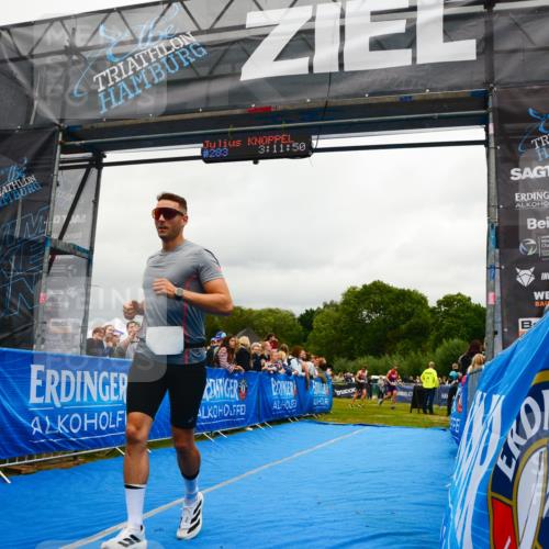 30.08.2026 - Elbe Triathlon Hamburg LAZAROV Photography http://msf.ph/oto/10081481 30.08.2026 11:22:07 Ziel 703, 1113 meine-sportfotos.de