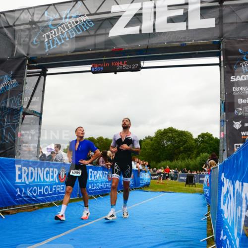 30.08.2026 - Elbe Triathlon Hamburg LAZAROV Photography http://msf.ph/oto/10081505 30.08.2026 11:22:32 Ziel 1009, 1069, 1102 meine-sportfotos.de