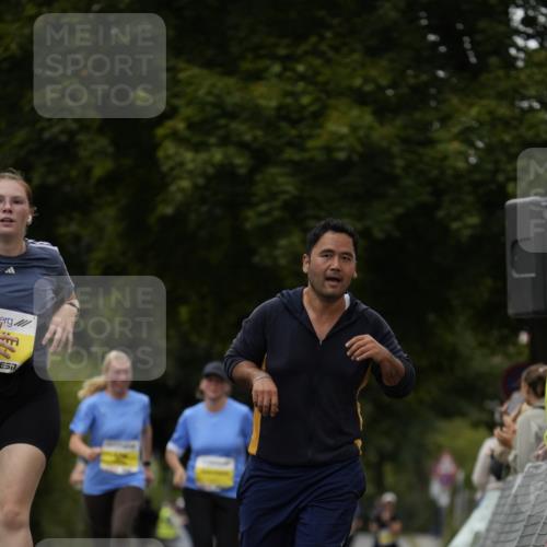 30.08.2026 - Blankeneser Heldenlauf Patografie http://msf.ph/oto/10081662 30.08.2026 09:50:31 Ziel 1040, 1090, 1214, 1342, 1427, 1428, 1551 meine-sportfotos.de