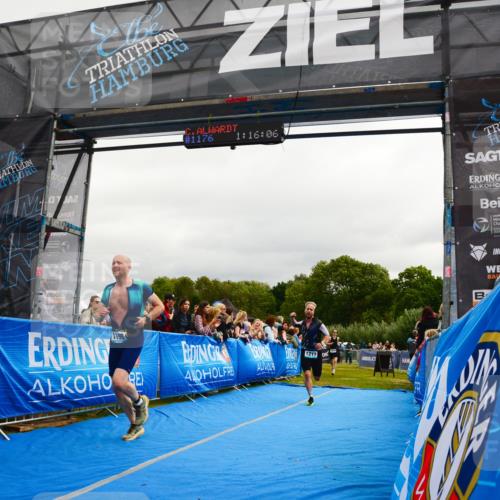 30.08.2026 - Elbe Triathlon Hamburg LAZAROV Photography http://msf.ph/oto/10082127 30.08.2026 11:26:23 Ziel 1079, 1198, 1217 meine-sportfotos.de