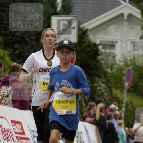 30.08.2026 - Blankeneser Heldenlauf Patografie http://msf.ph/oto/10082137 30.08.2026 09:55:23 Ziel 1013, 1043, 1399, 1482, 1489, 1761 meine-sportfotos.de