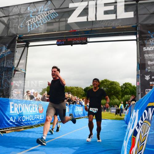 30.08.2026 - Elbe Triathlon Hamburg LAZAROV Photography http://msf.ph/oto/10082192 30.08.2026 11:26:49 Ziel 571, 1119, 1203, 1224 meine-sportfotos.de