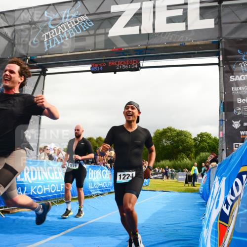 30.08.2026 - Elbe Triathlon Hamburg LAZAROV Photography http://msf.ph/oto/10082195 30.08.2026 11:26:50 Ziel 571, 1119, 1203, 1224 meine-sportfotos.de