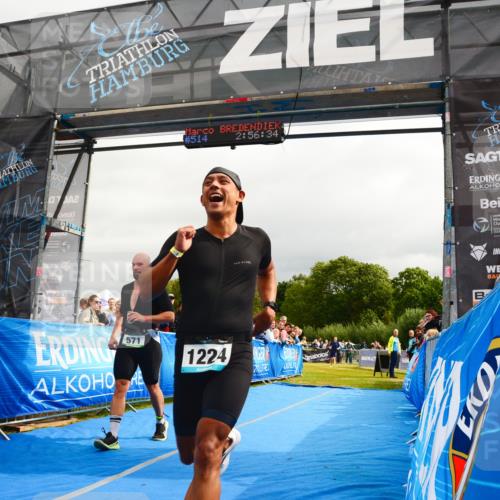 30.08.2026 - Elbe Triathlon Hamburg LAZAROV Photography http://msf.ph/oto/10082197 30.08.2026 11:26:50 Ziel 571, 1119, 1203, 1224 meine-sportfotos.de