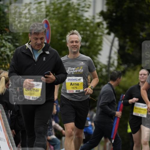 30.08.2026 - Blankeneser Heldenlauf Patografie http://msf.ph/oto/10082280 30.08.2026 09:56:42 Ziel 1007, 1021, 1327, 1675, 1676 meine-sportfotos.de
